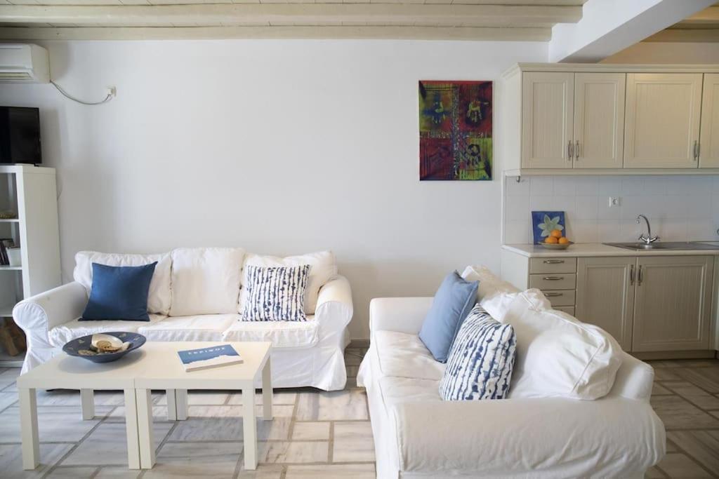 Beachfront 2Br Apartment - Free Parking Livadi  Exteriér fotografie